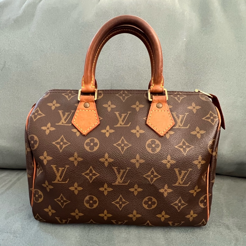 Louis Vuitton Classic Bandouliere Monogram